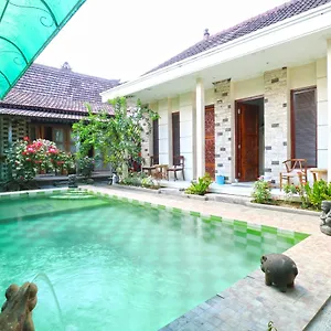 2* Hotel Oyo 90363 Nira Bali